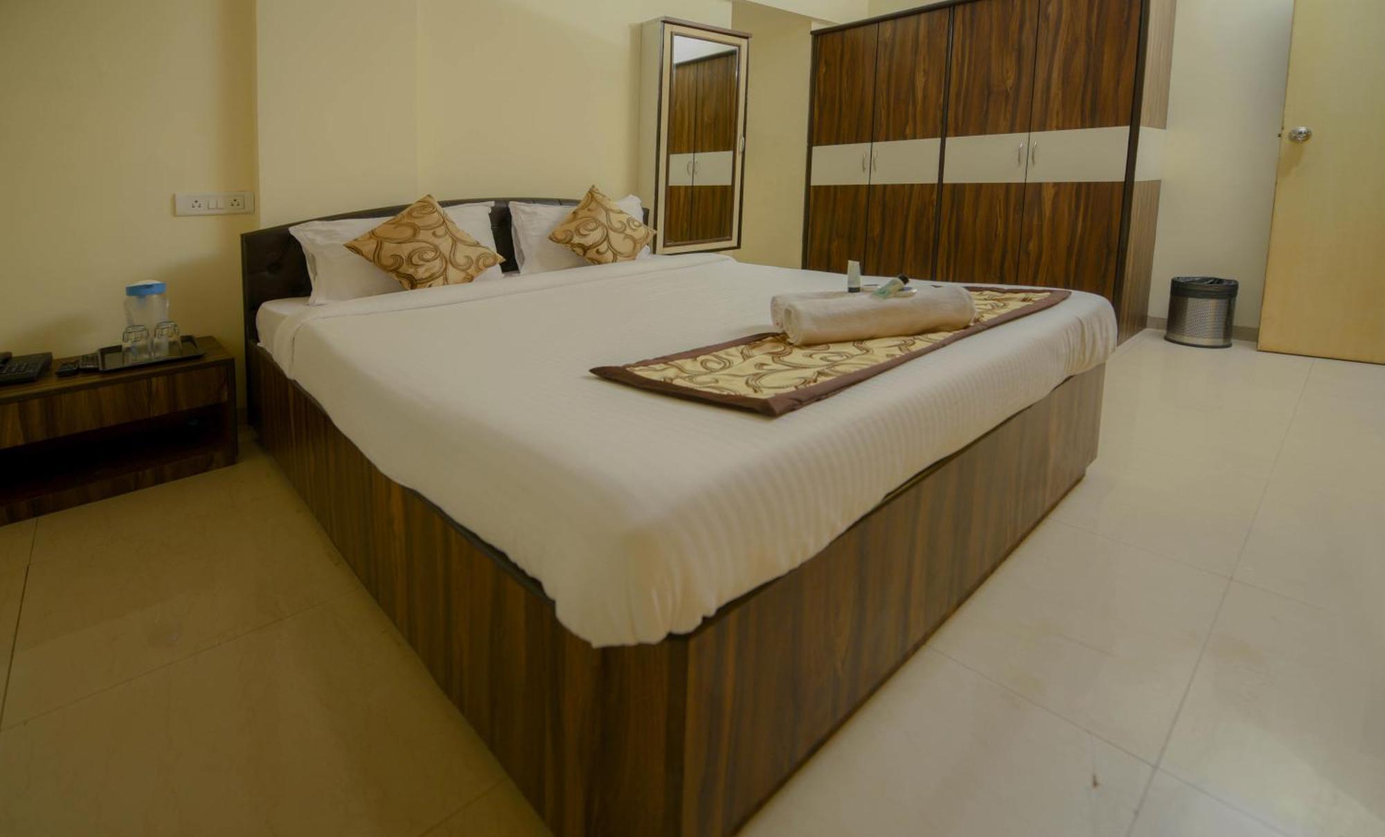 Lalsai Residency Andheri مومباي المظهر الخارجي الصورة