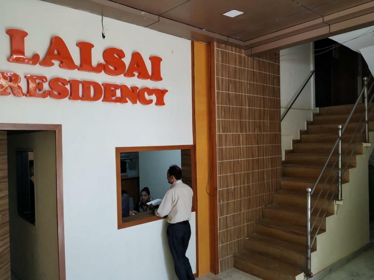 Lalsai Residency Andheri مومباي المظهر الخارجي الصورة